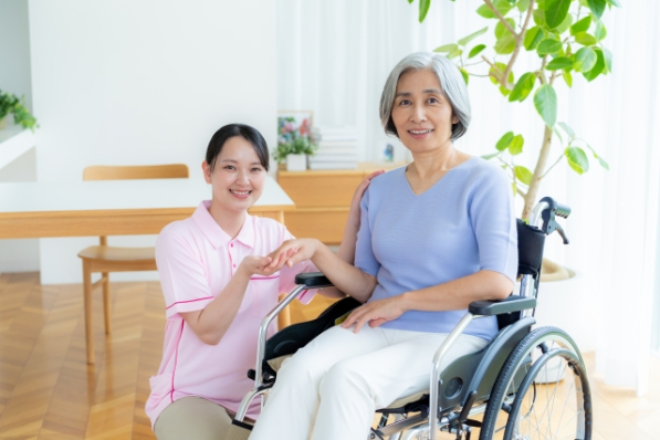 訪問介護員（ホームヘルパー）になれる資格一覧！取得にかかる時間や費用も