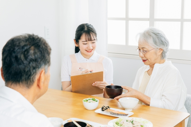 高齢者の低栄養チェックリスト｜放置すると寝たきりに？今すぐできる対策も