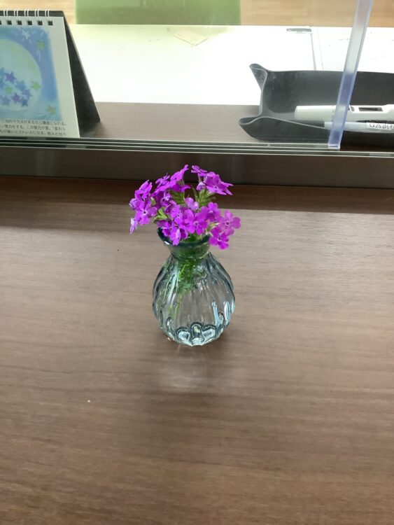 お花を活けていただきました