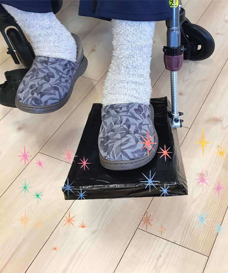 特製フットレストが、ご入居者さまの笑顔を取り戻すまで