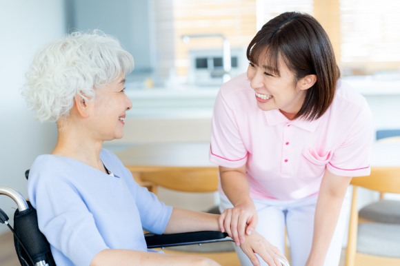 訪問介護の仕事内容とは？サービス・職種別に解説！向いている人や将来性も