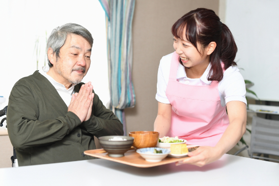 【画像付き】老人ホームの献立例｜食事に注目した施設選びのポイントも解説