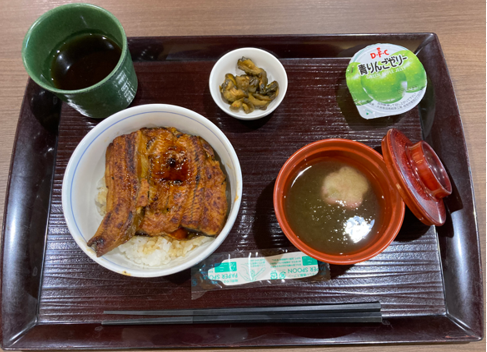 うなぎ丼を食べてお腹いっぱいになろう～