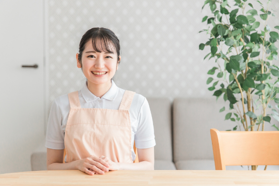 【タイプ別】サ高住の仕事内容｜介護職員・看護師など職種別の役割も解説